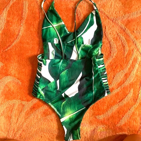 Tropical one piece - Picture 2 of 2